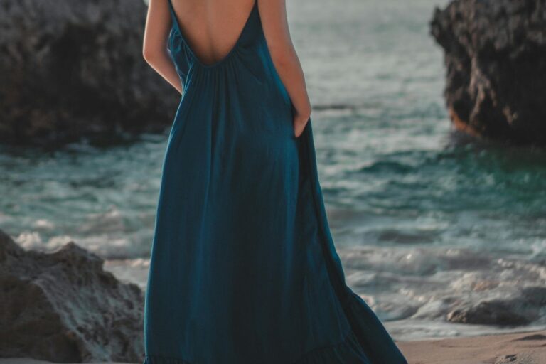 Spring-Break-Vacation-Outfits-by-Color-Season-Juniper-and-Pear.